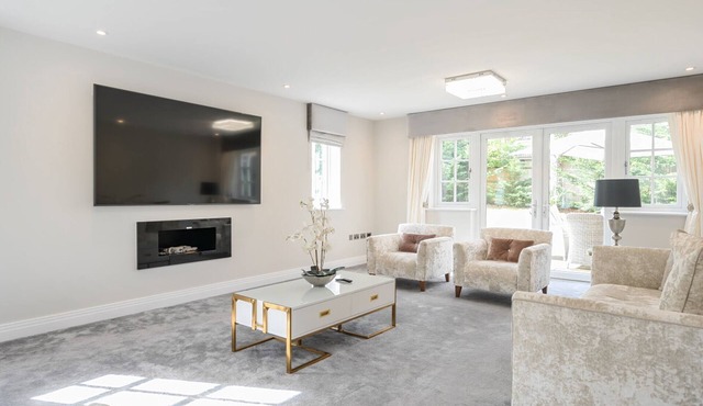 Large Comfortable & Private Home in Fetcham - Pass the Keys
