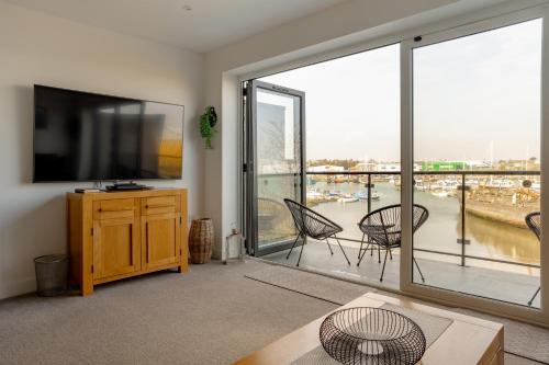 Large Modern Scenic 4 Bedroom Townhouse