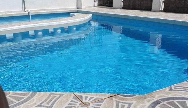 Large villa with private pool in privileged area, for family or friends