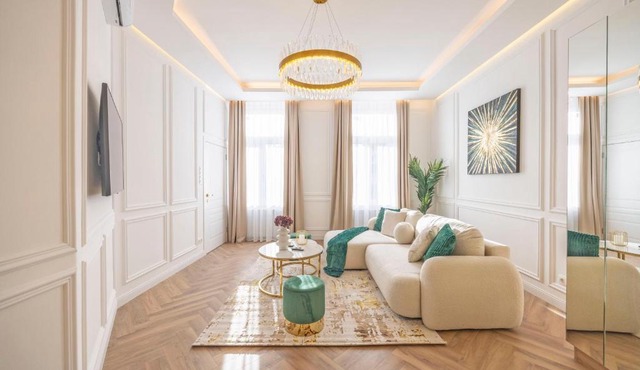 Luxurious Charming E47 City Center Suite by Prestige Homes