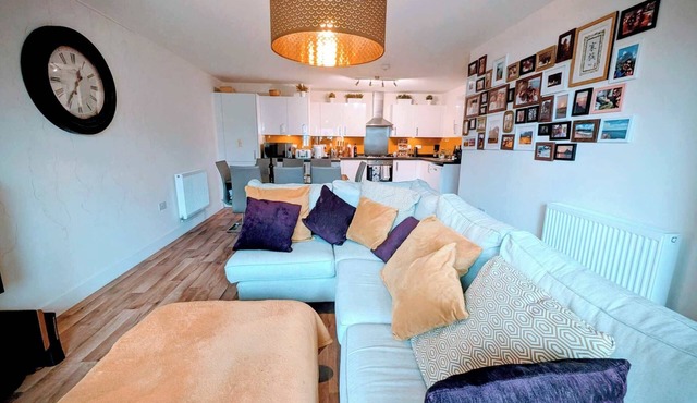 Modern 2BR Flat | Parking | Balcony | WiFi