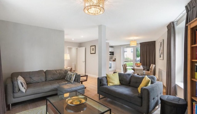 Modern 3BR Flat quick links to LDN & Heathrow