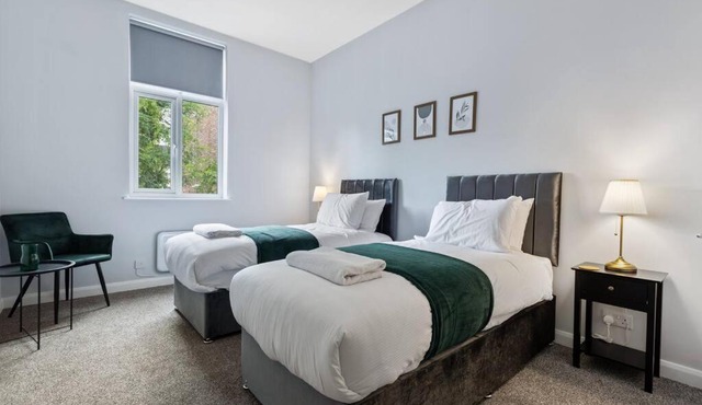 Modern Apartment King with Free Parking Suite 6
