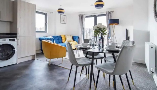 Modern Heathrow 2 Bed Serviced Apartment