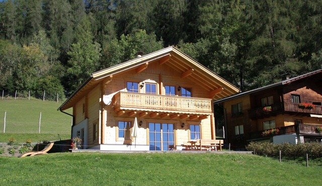 Nice apartment in villa for 6 people with WIFI, TV, terrace and pets allowed