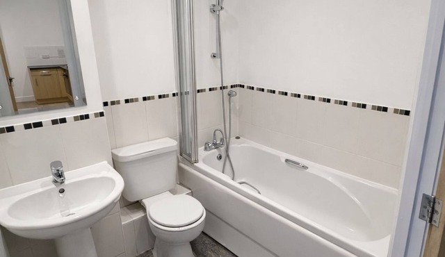 Northfleet-luxury 2 bed apartment