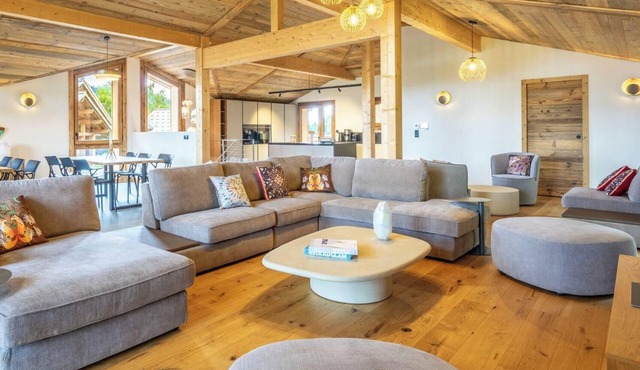 Oakwood – Modern Alpine Chalet with Jacuzzi