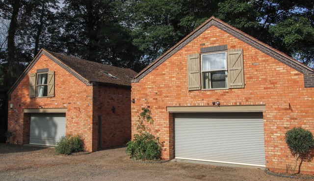 OLD FORGE APARTMENT, romantic, with a garden in Cookley