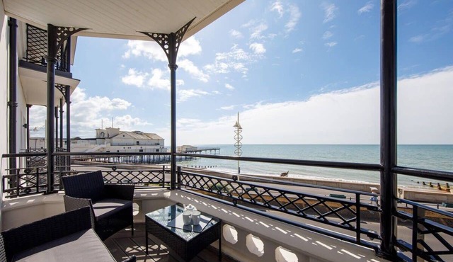 Panoramic sea views in beachfront apt w/balcony