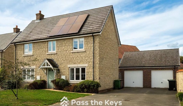 Pass the Keys | Spacious, Modern Family Home - 20 mins to Oxford
