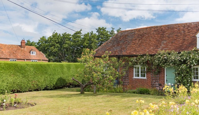 Plum Pudding Cottage by Bloom Stays - sleeps 2 guests in 1 bedroom