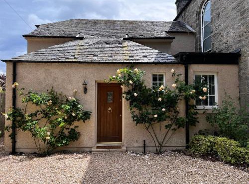 Quaint self contained cottage near Edinburgh.