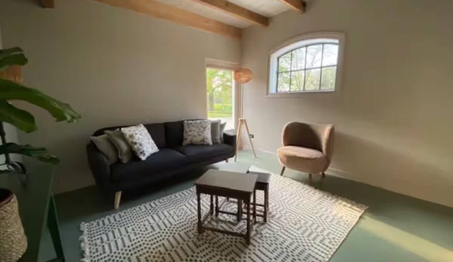 Right in the middle of the Netherlands! Apartment in old stable dairy farm.