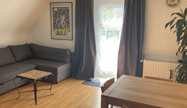 RoDo - small quiet condo on the A8 with balcony