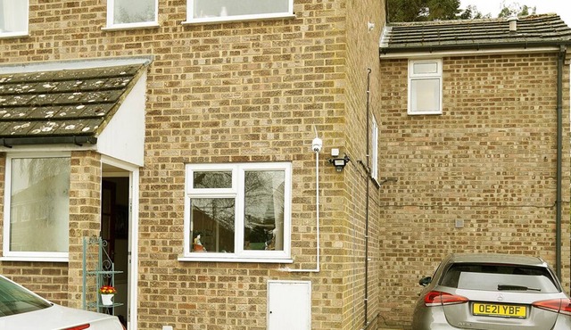 Self contained cosy Annexe, with patio, and privacy guaranteed.
