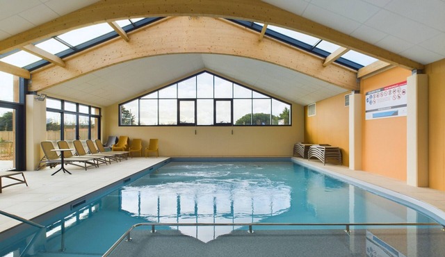 Shared heated pool, accommodation for 6