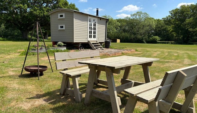 Shepherds Hut 2, Northchapel