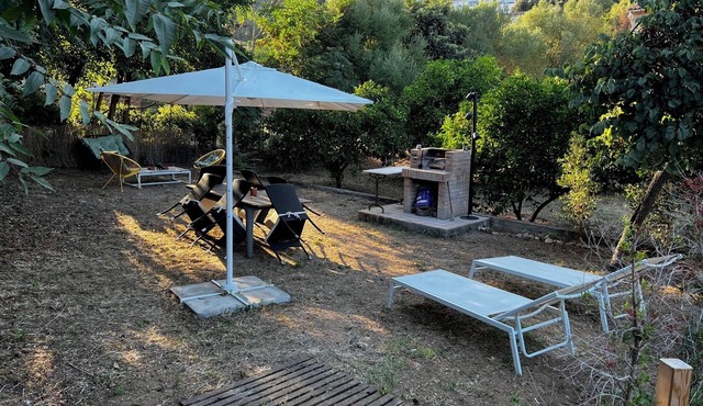 Small vacation villa, beach and barbecue :-)