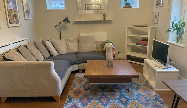 Spacious 2BR Ealing Apartment Great links to Central London & Heathrow Sleeps 6