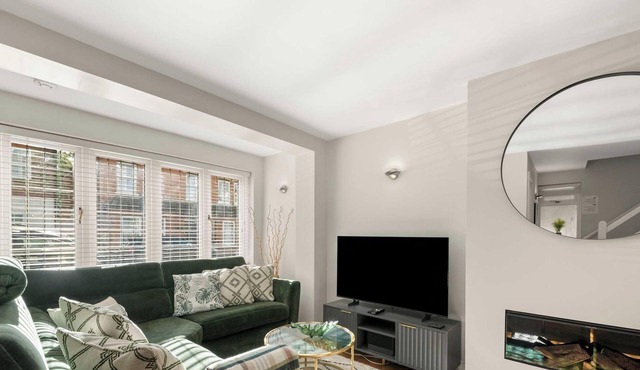 Spacious 4Bed Windsor Retreat - Garden - Sleeps 08