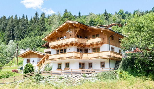 Spacious apartment in Saalbach Hinterglemm