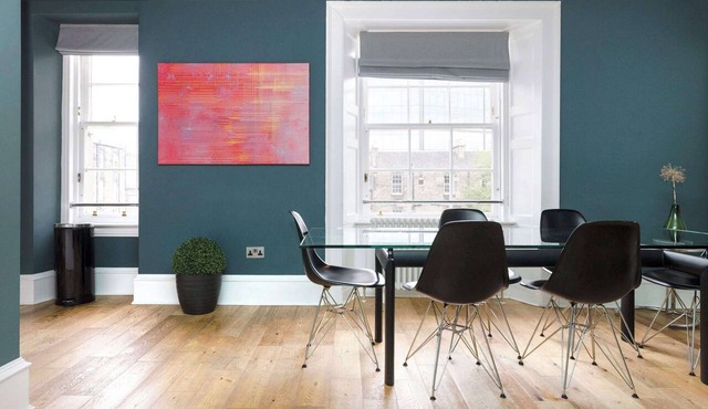 Spacious Apartment next to West End