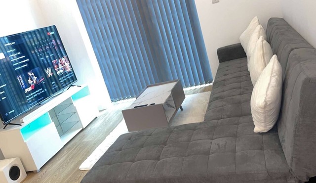 Spacious apartment with WiFi in Barking
