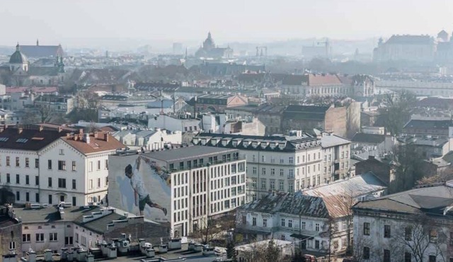 Spacious Corner Haven by the Main Square