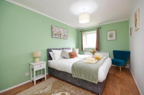 Spacious Harlow House, Free Parking, Fast Wi-Fi, Sleeps 4 Ideal for Contractor & Relocation Stay