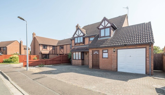 Spacious Home for 10 - Garage & Family Ready