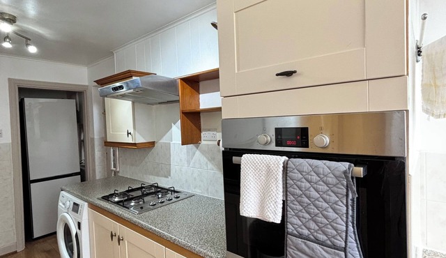 Spacious three bedroom near University of Birmingham & Queen Elizabeth Hospital
