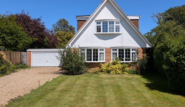 Still Waters, Emsworth - a cottage that sleeps 8 guests in 4 bedrooms