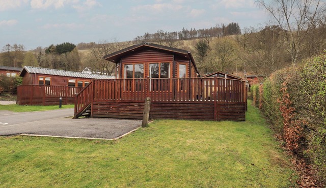 STRIDING EDGE LODGE, family friendly, with hot tub in Windermere