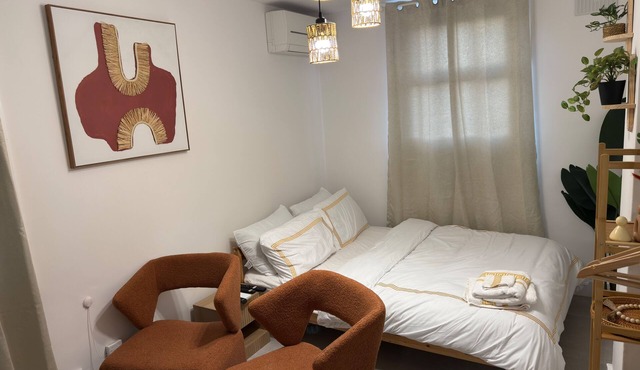 Studio - Sleeps 2 & Free Parking