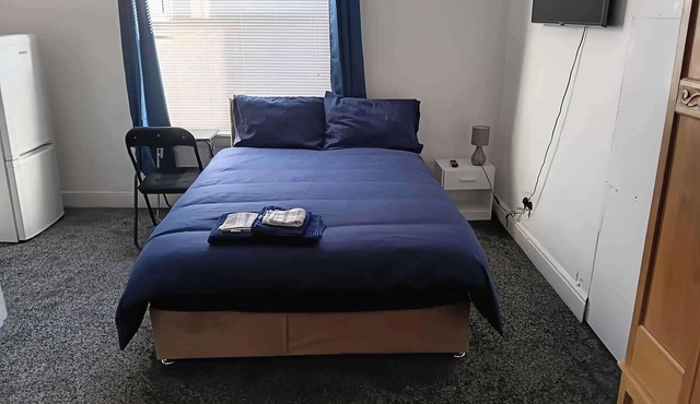 Studio Sleeps 2 with Parking