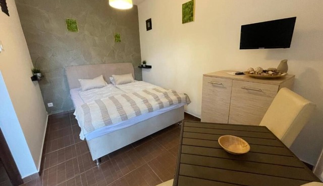 Studio- Villa 2 - One Bedroom Apartment, Sleeps 2