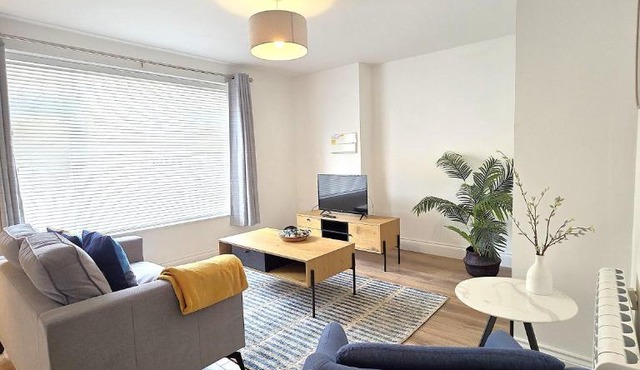 Stunning One Bed Flat at Dawe Luxury Suites - An Entire Apartment near Ely Cathedral & Train Station - The Perfect Base to Explore Ely, Cambridge, Norfolk & London - 2 Guests Max