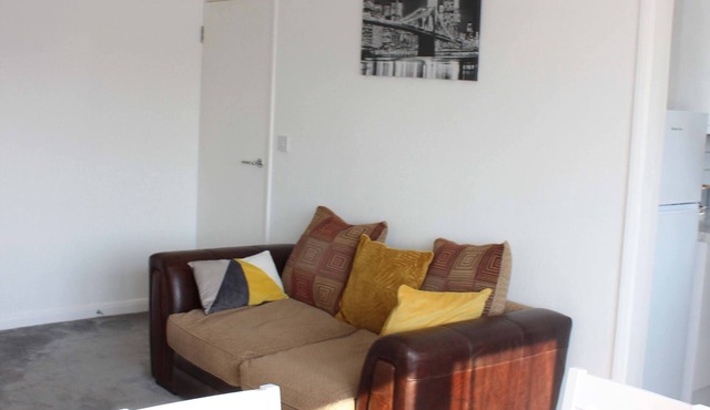 Stunning Spacious Contemporary 2 Bedroom Flat near Heathrow Airport