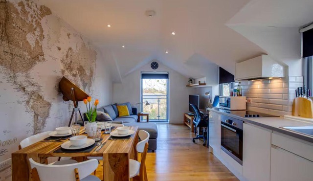 Stylish and Modern Flat with Free Parking - Pass the Keys