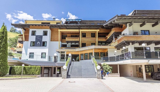 Suite in Saalbach near ski area