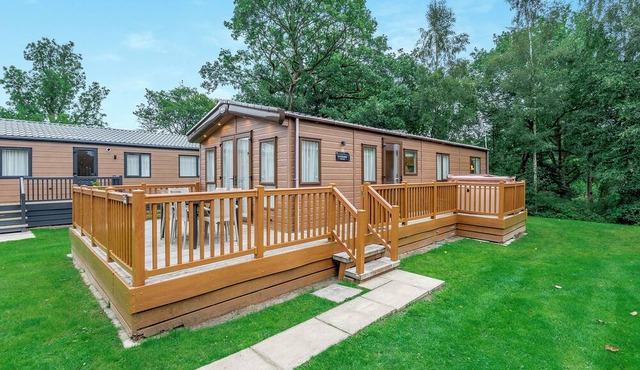 Superb and spacious lodge with one double, one twin and one single.