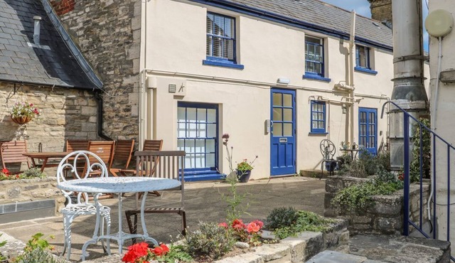 THE COMPASS, open-plan, WiFi, in Swanage