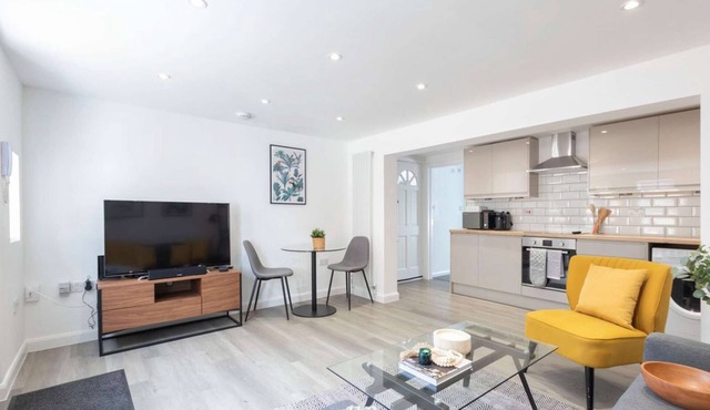 The White House Flat by Select SA