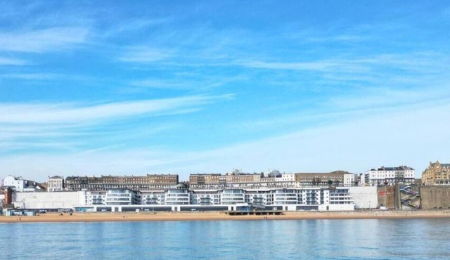 This apartment is a 2 bedroom(s), 2 bathrooms, located in Ramsgate, England.