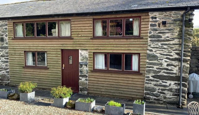 Tithe Barn 2 - Abercelyn Cottages - Llanycil - Bala - LL23 7YF - UK