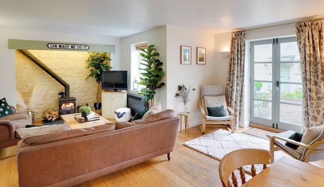 Toad Hall: Pet-Friendly Family Stay, Lake Access
