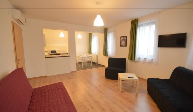 Toldi Apartments