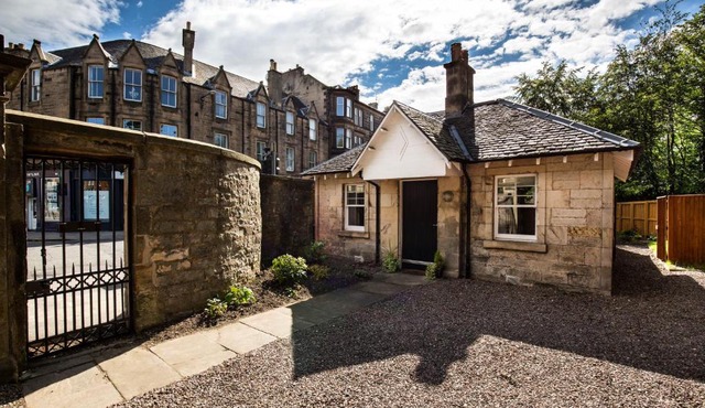 Trinity Lodge - Home with Private Garden and Parking