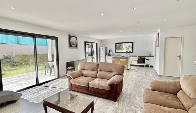 Villa with AC and parking - 6 guests