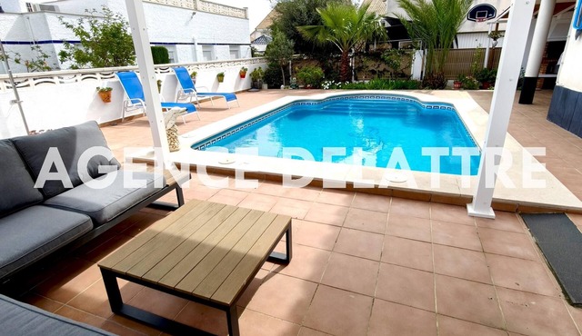 Villa with private pool, barbecue, summer lounge with pergola, 6 bedrooms, air conditioning.